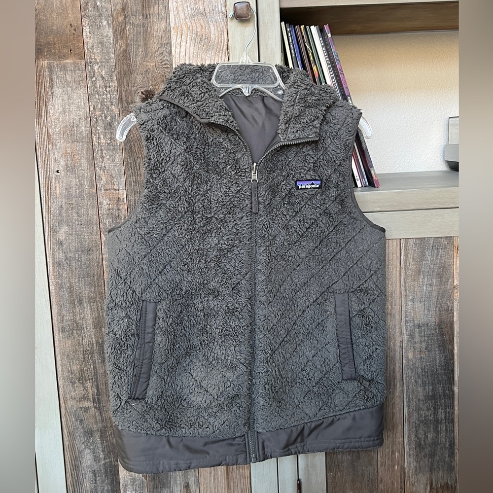 Patagonia Los Gatos Reversible Hooded Sherpa  Puffer Vest as Medium